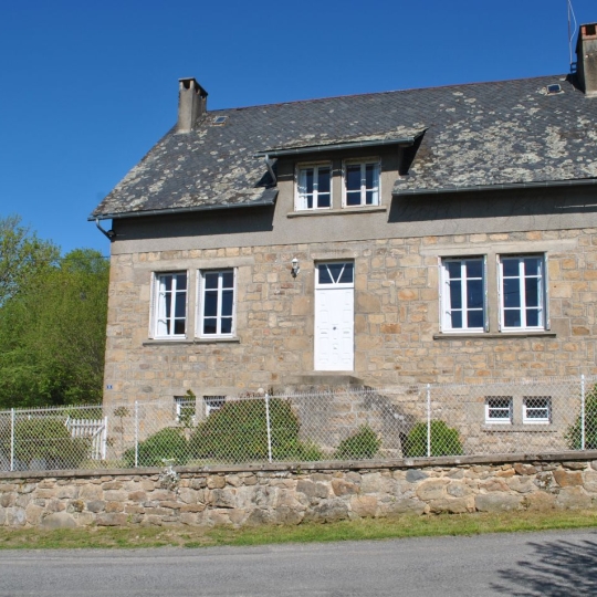  AGENCE DORDOGNE VALLEE : House | SEXCLES (19430) | 189 m2 | 179 760 € 