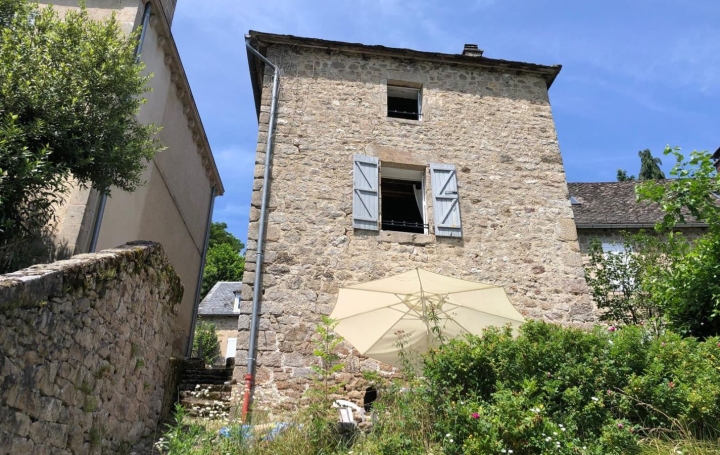 Maison   LA ROCHE-CANILLAC  115 m2 97 200 € 